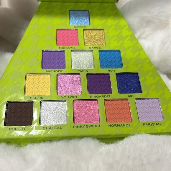 Revolution Emily in Paris City of Love Eyeshadow Palette & Bag Set - Picture 2 of 9